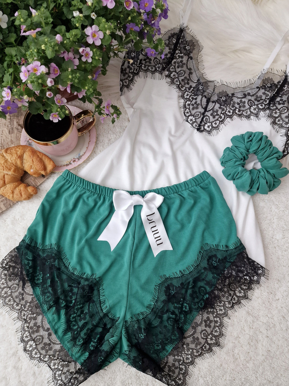 White Green short s gumičkou