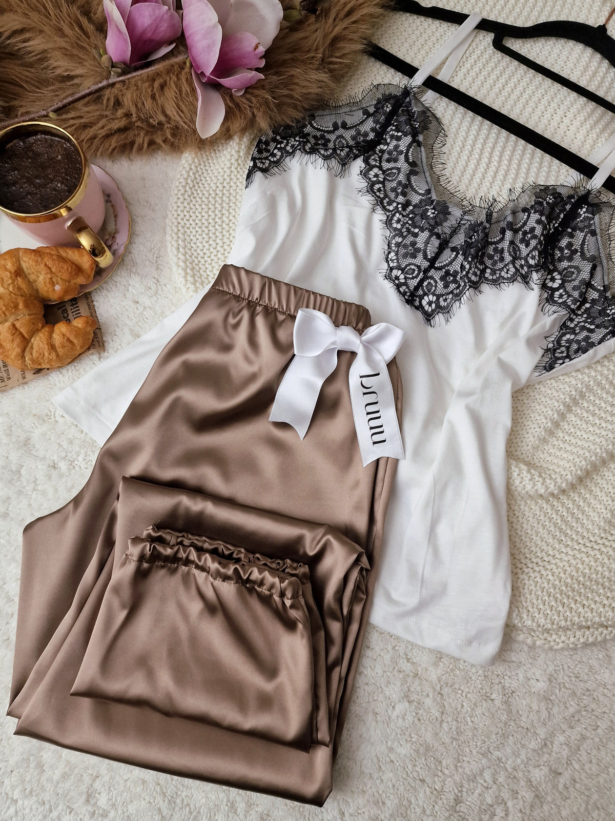 Caramel white set